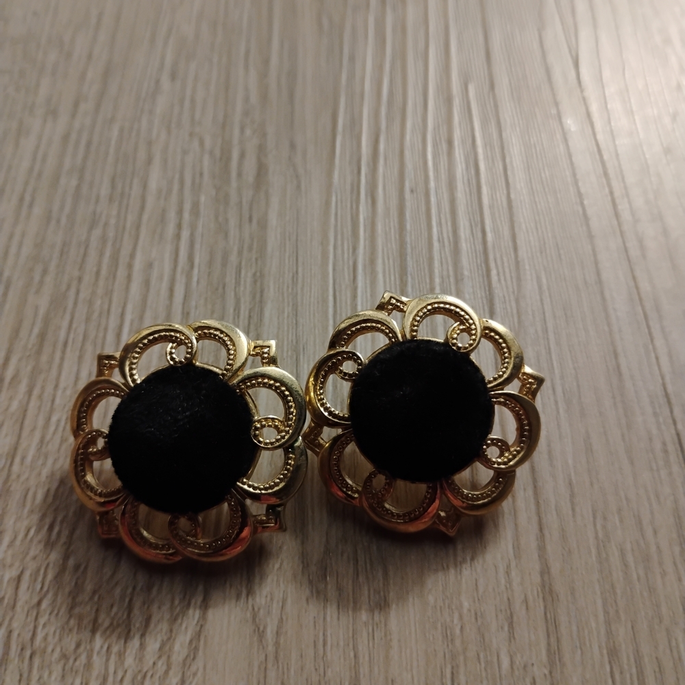 Avon Gold and Black Velvet Earrings